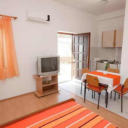 Apartments With A Parking Space Bibinje, Zadar - 11074 * Bibinje